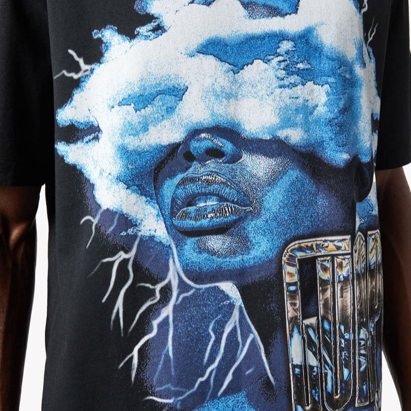 Black t-shirt with a graphic design of a face with blue and white colors, featuring the brand 'Quay' on the right side.
