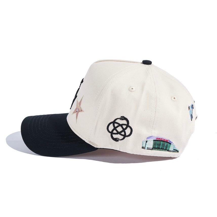 Reference cali snapback in cream and black
