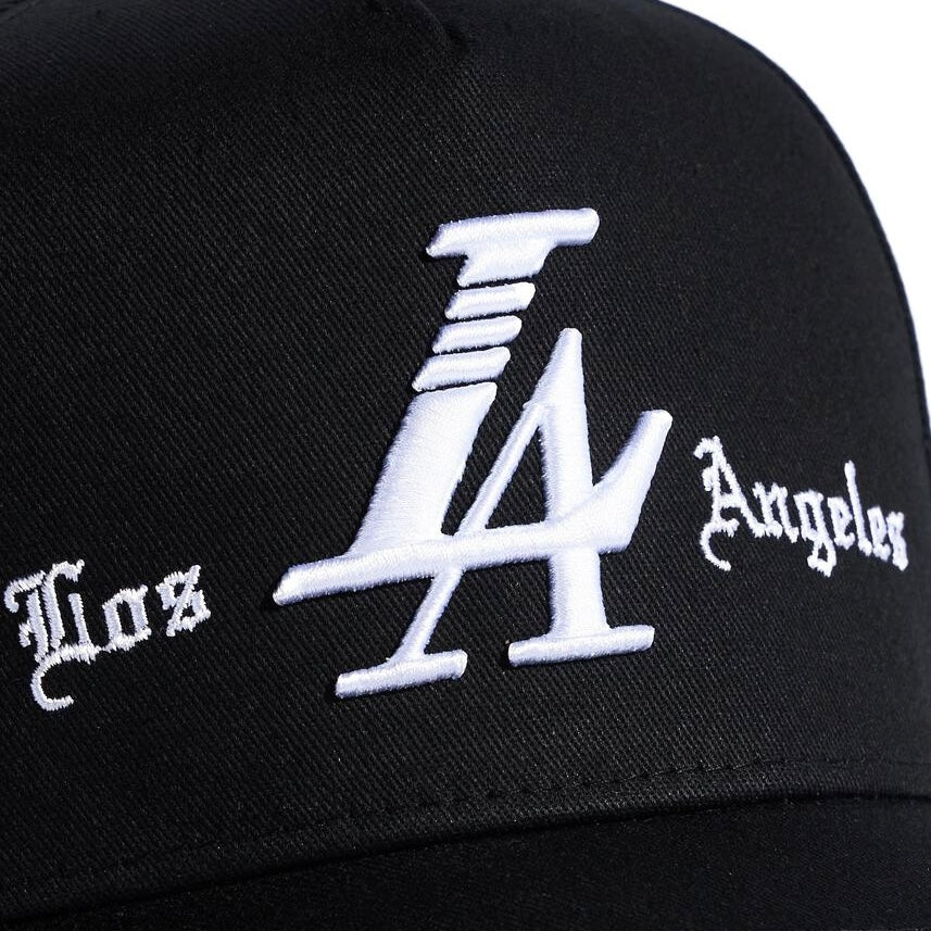 reference LA vida SnapBack in black
