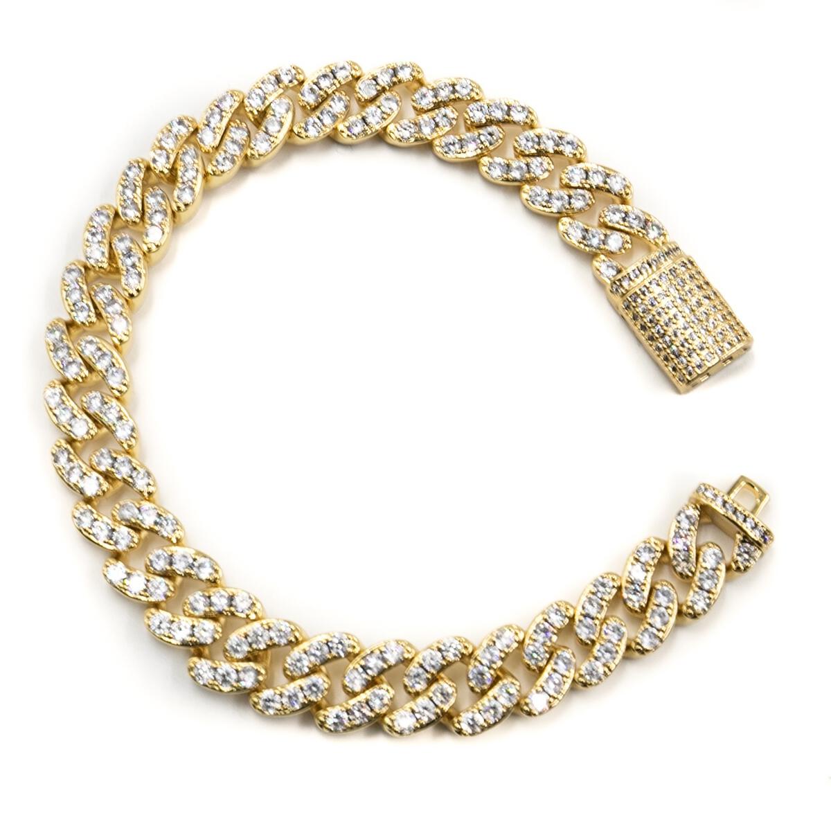 close up of the gold cuban link chain bracelet on a white background
