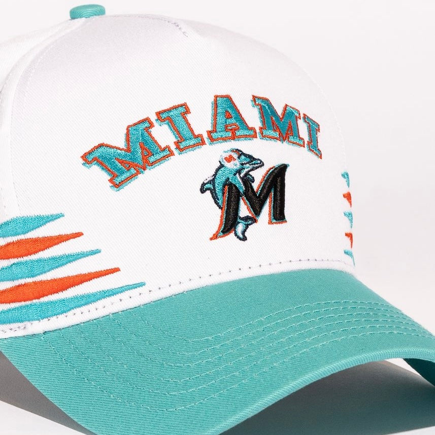 Reference vintage miami snapback in white