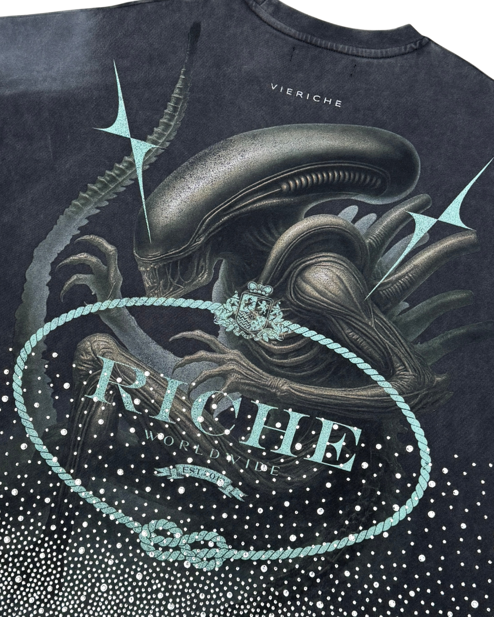 T-shirt with alien graphic and 'Riche' branding on a dark background