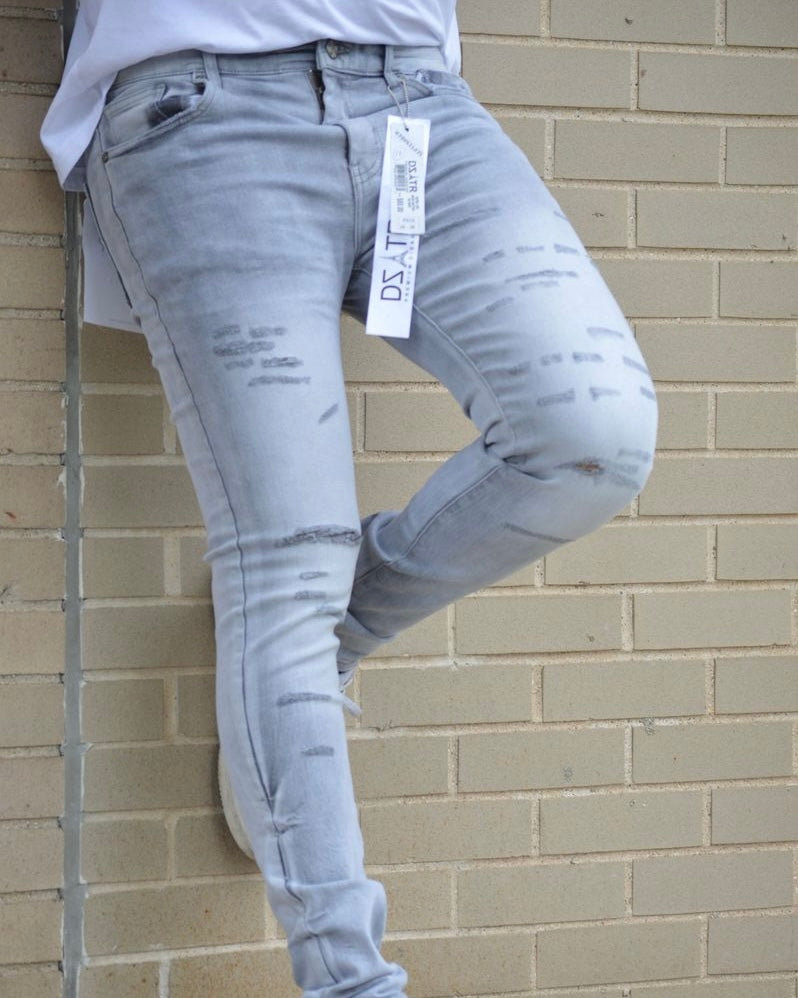 Knee Rip Distressed Slim Jean