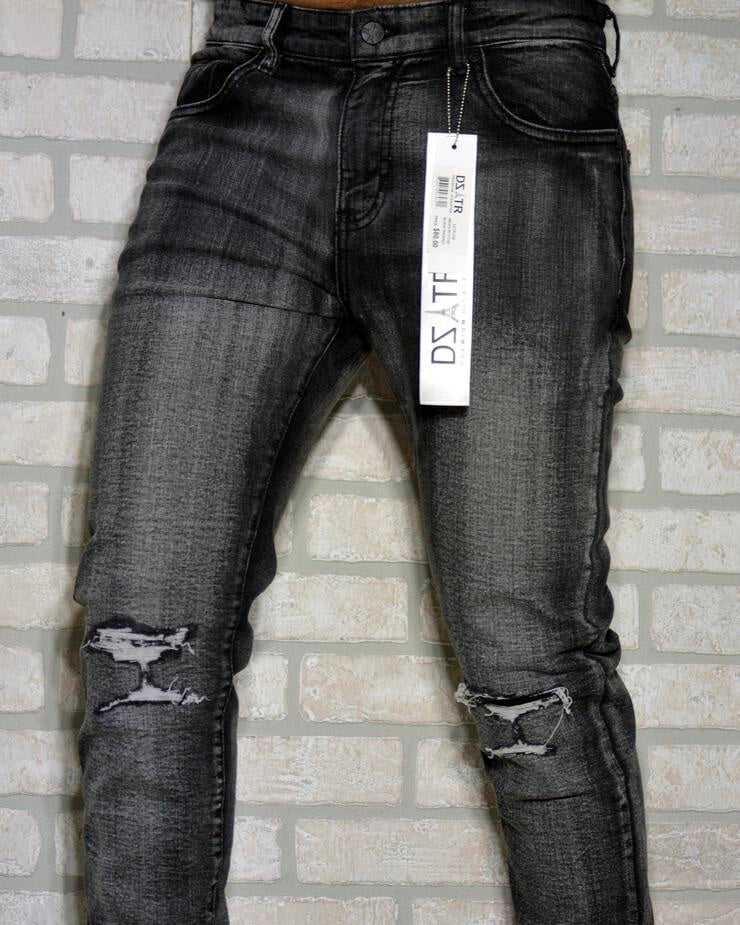 Knee Ripped Stretched Jean