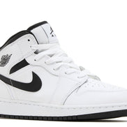 Jordan Retro 1’s Mid White Black (GS)