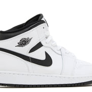 Jordan Retro 1’s Mid White Black (GS)