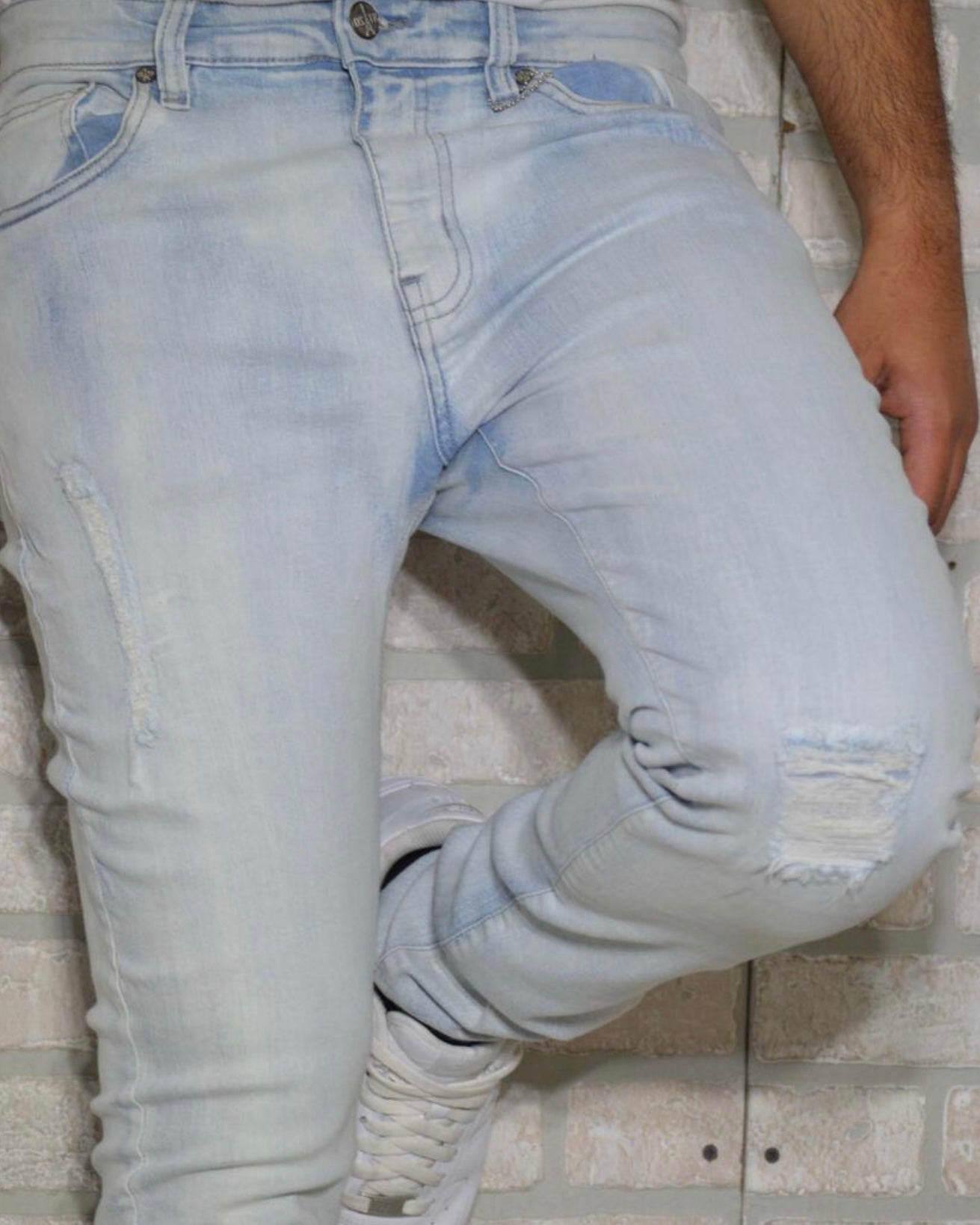 Knee Rip Stretched Jean