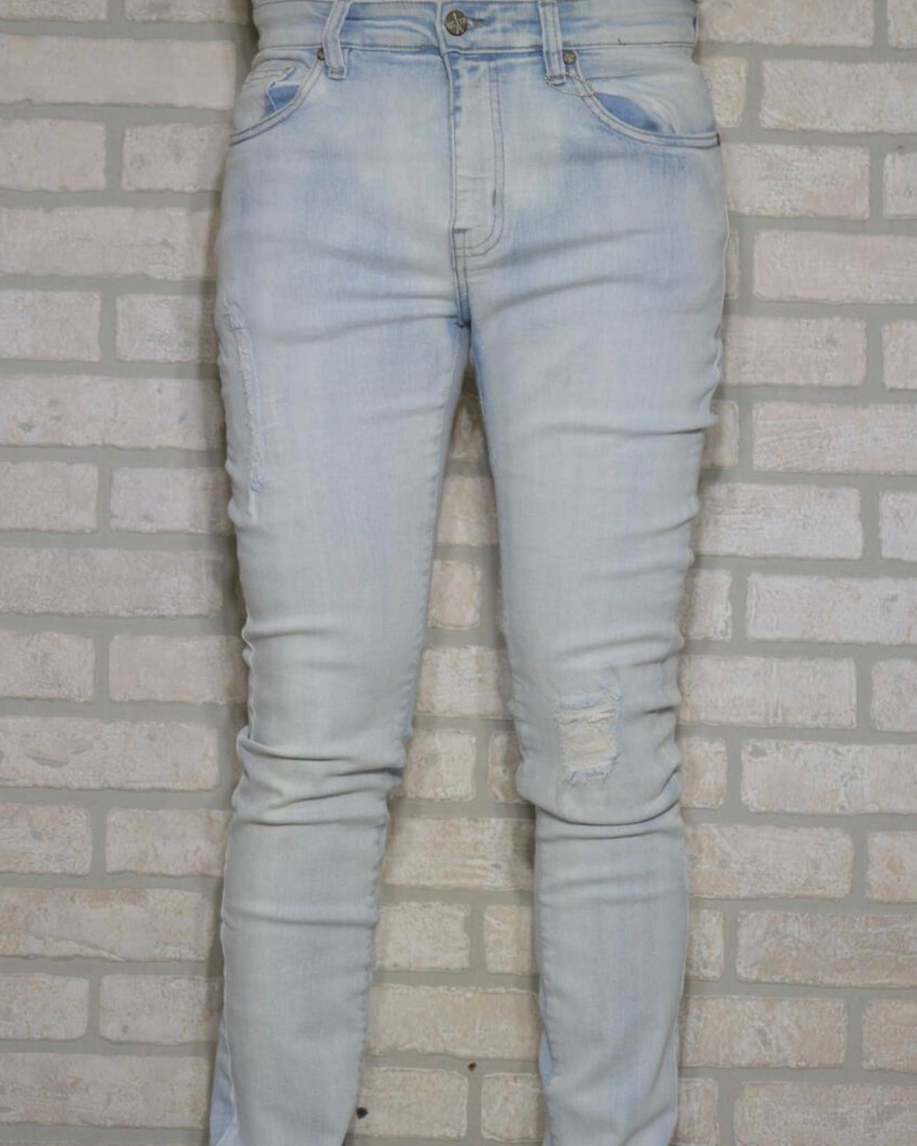 Knee Rip Stretched Jean