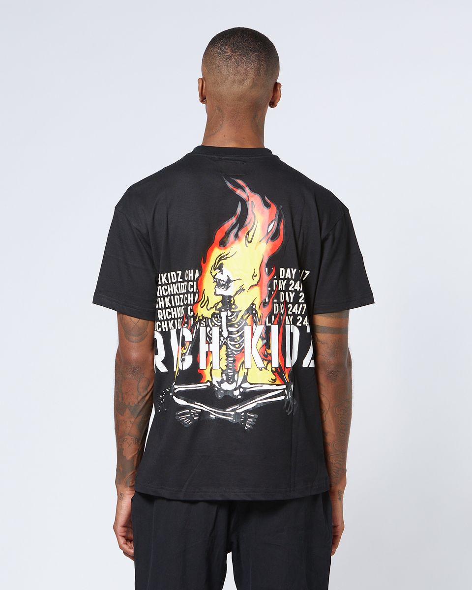 Im on fire tee in black