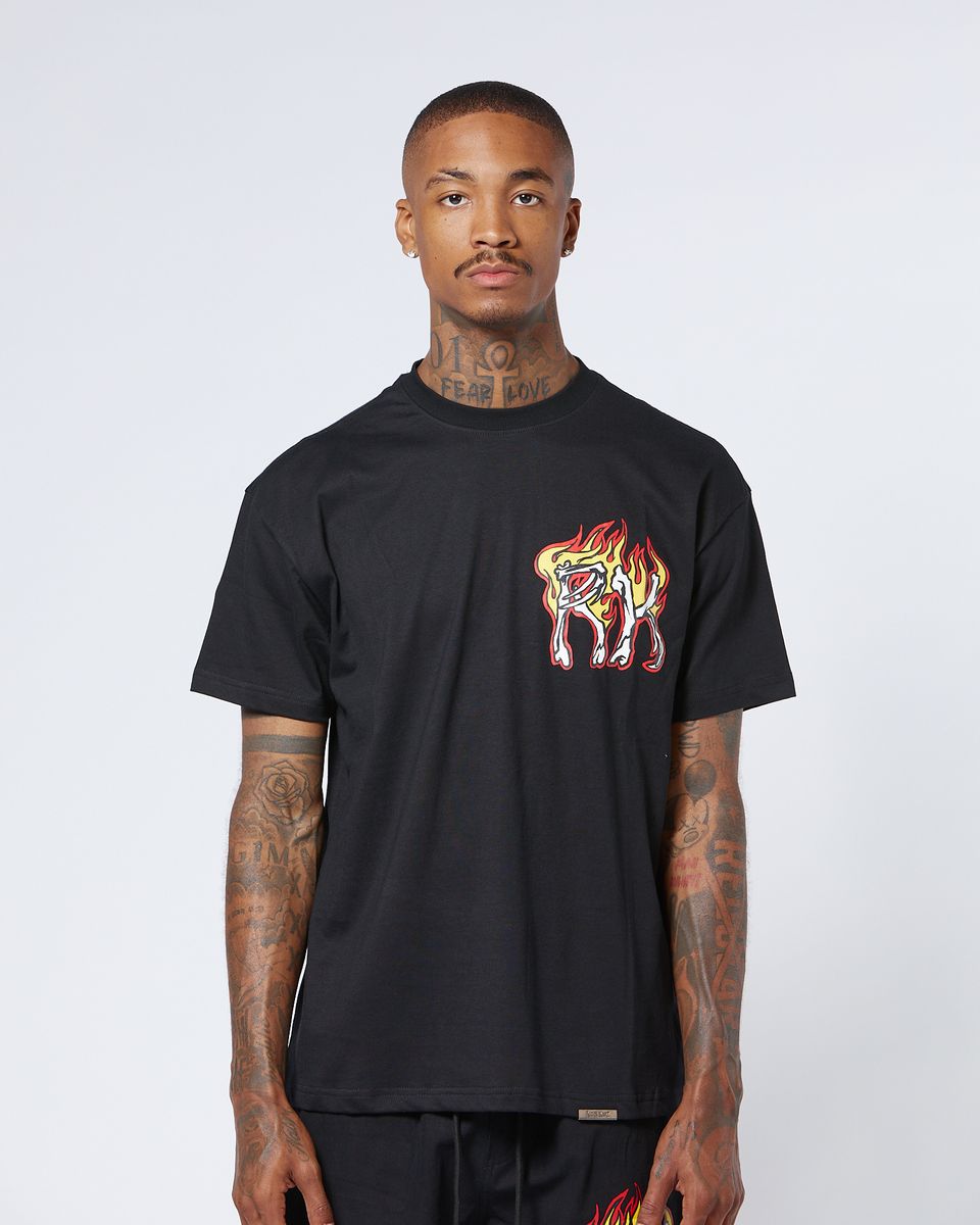 Im on fire graphic tee in black