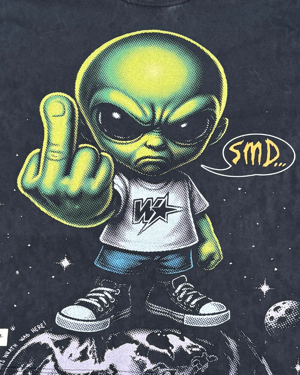 T-shirt with an alien giving a middle finger and 'SMD' text, on a dark background with space theme.