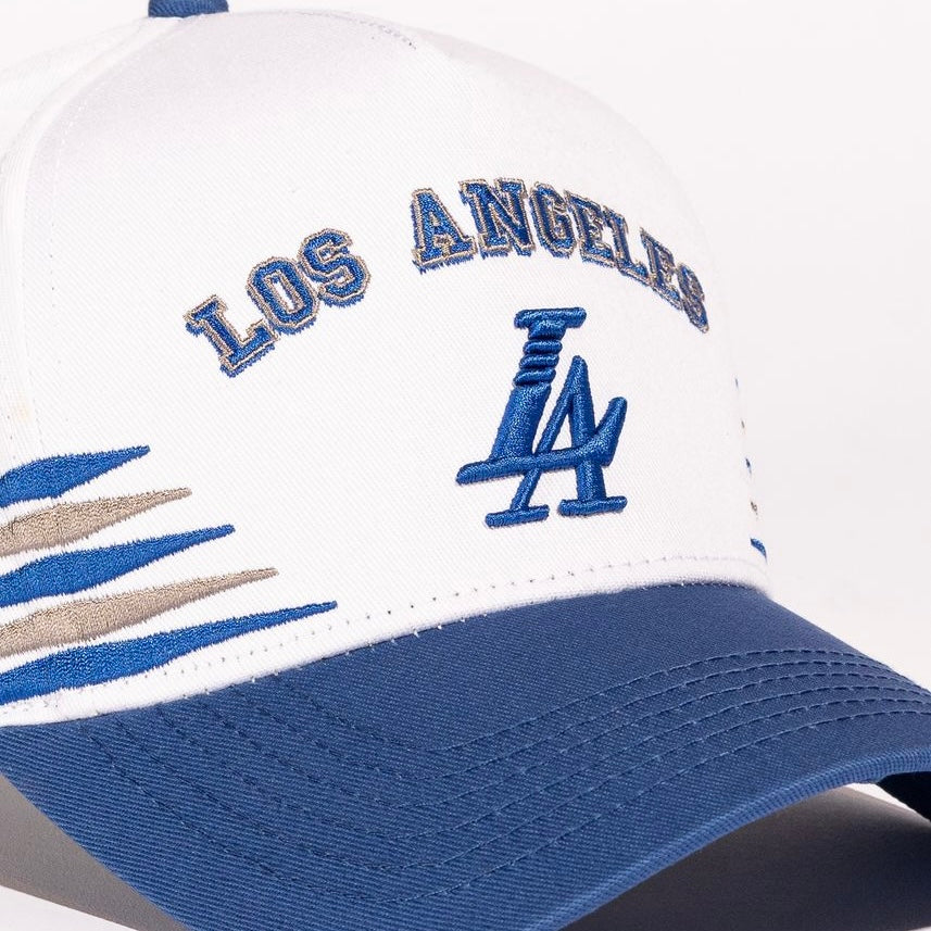 Reference vintage LA snapback in white and blue 
